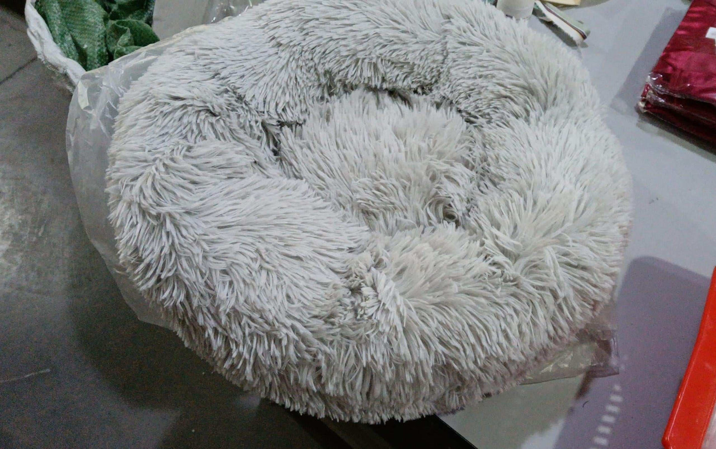 Calming Donut Pet Bed – Soft Plush Anti-Anxiety Nest