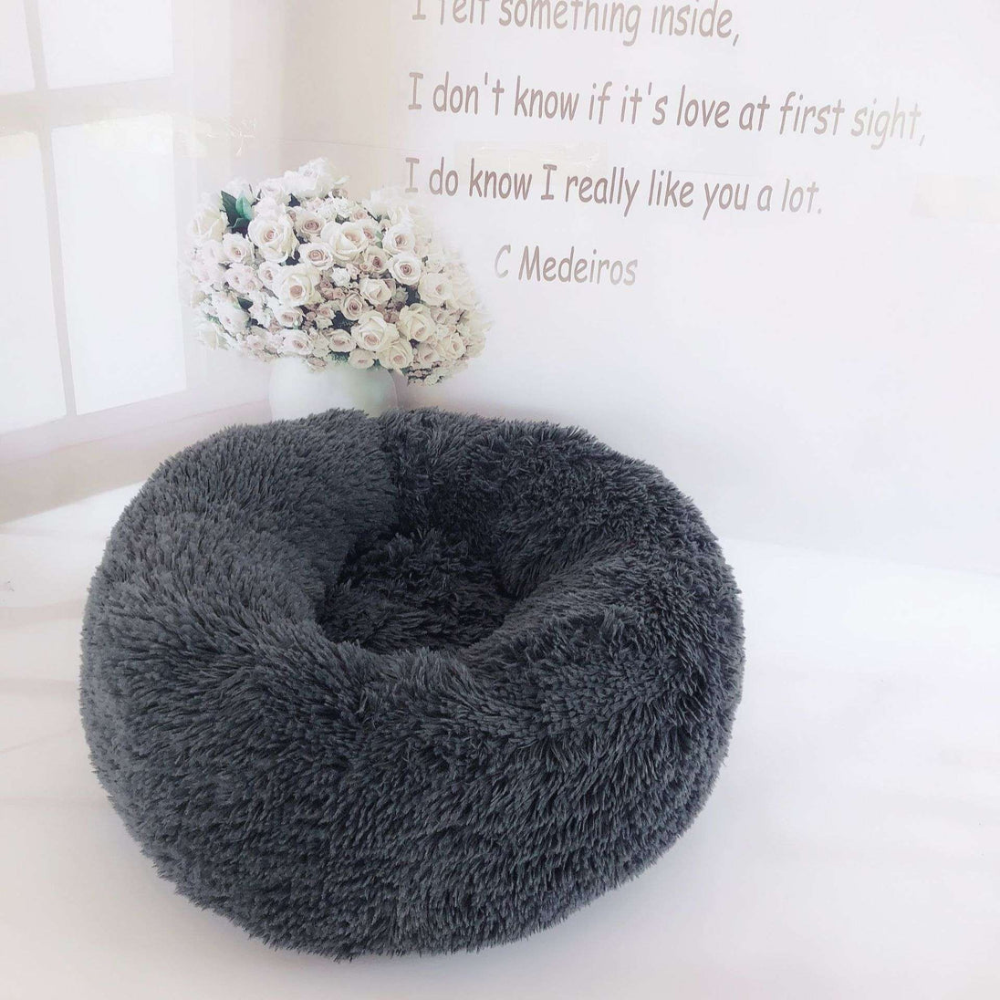 Plush Donut Pet Nest – Calming Bed for Cats & Dogs