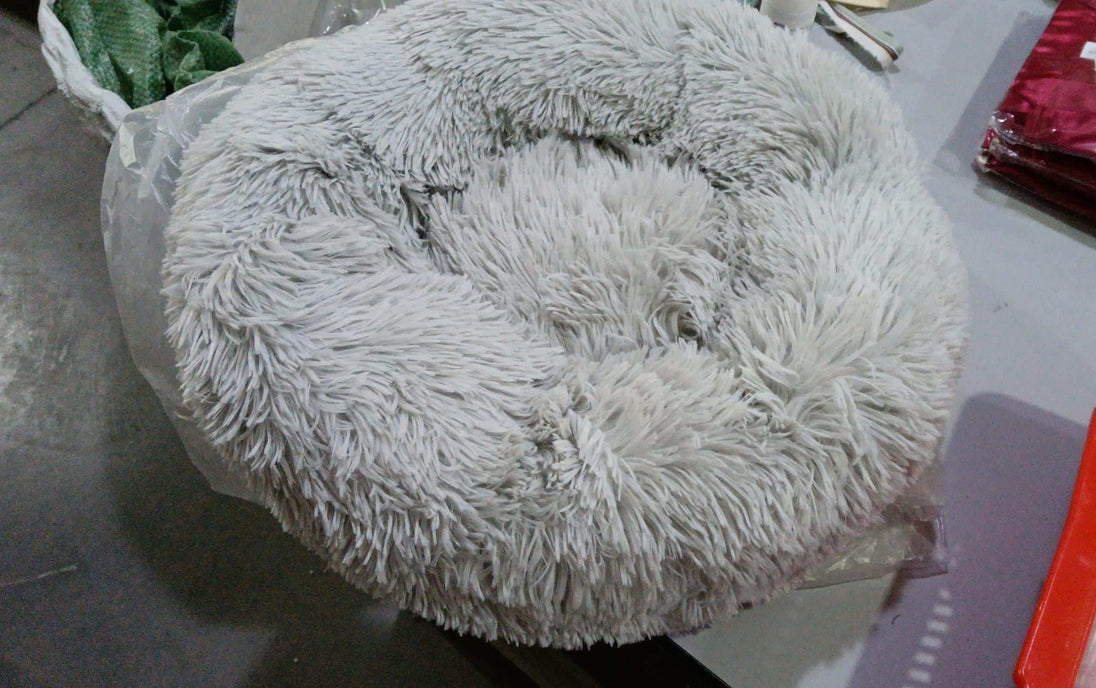 Calming Donut Pet Bed – Soft Plush Anti-Anxiety Nest